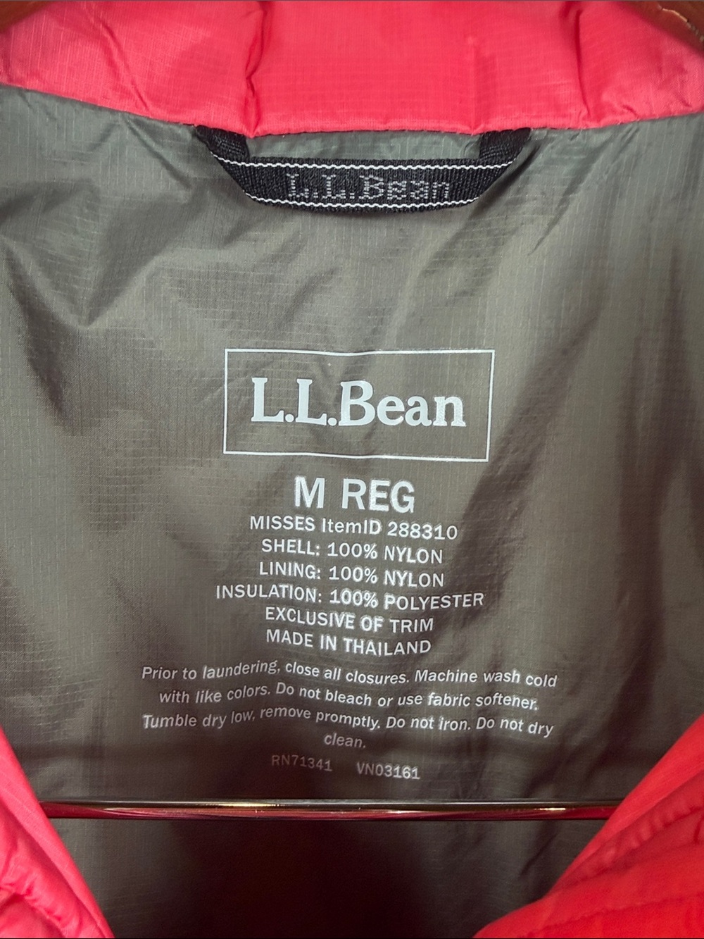 L.L. Bean Women's Quilted Puffer Vest in Pink, Gray Trim. Size M. Primaloft - Picture 2 of 7
